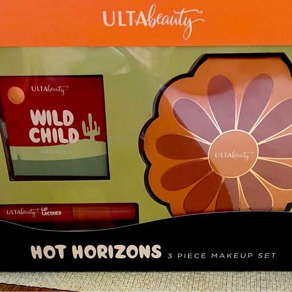 NEW Hot Horizons 3 Piece Makeup Set. 12 Pan Eye Shadow. 1 Lip Lacquer Bronzer - Picture 1 of 3
